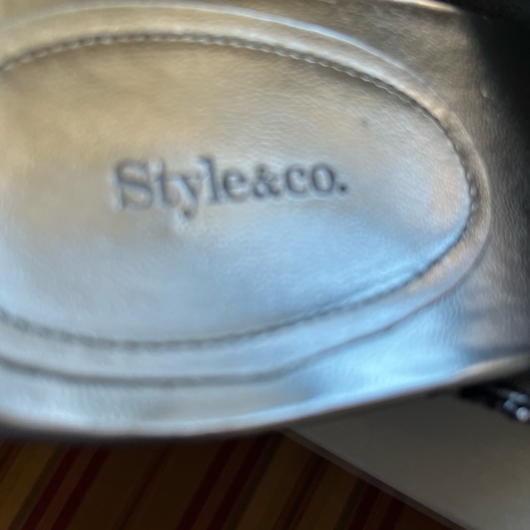 Glittered and Metallic Wedge Heel Sandals - Picture 6 of 12